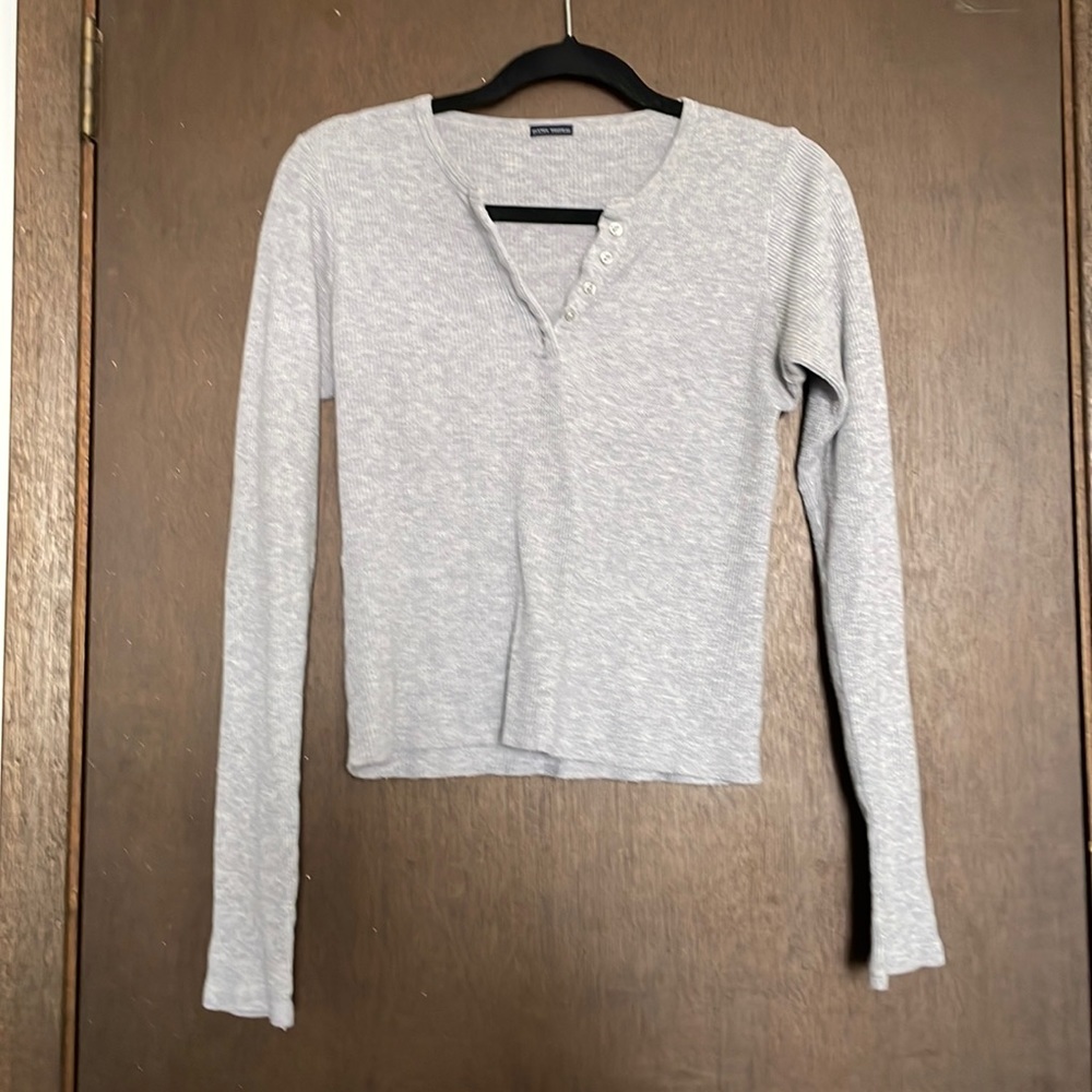 Cropped Waffle Knit fitted tee with buttons